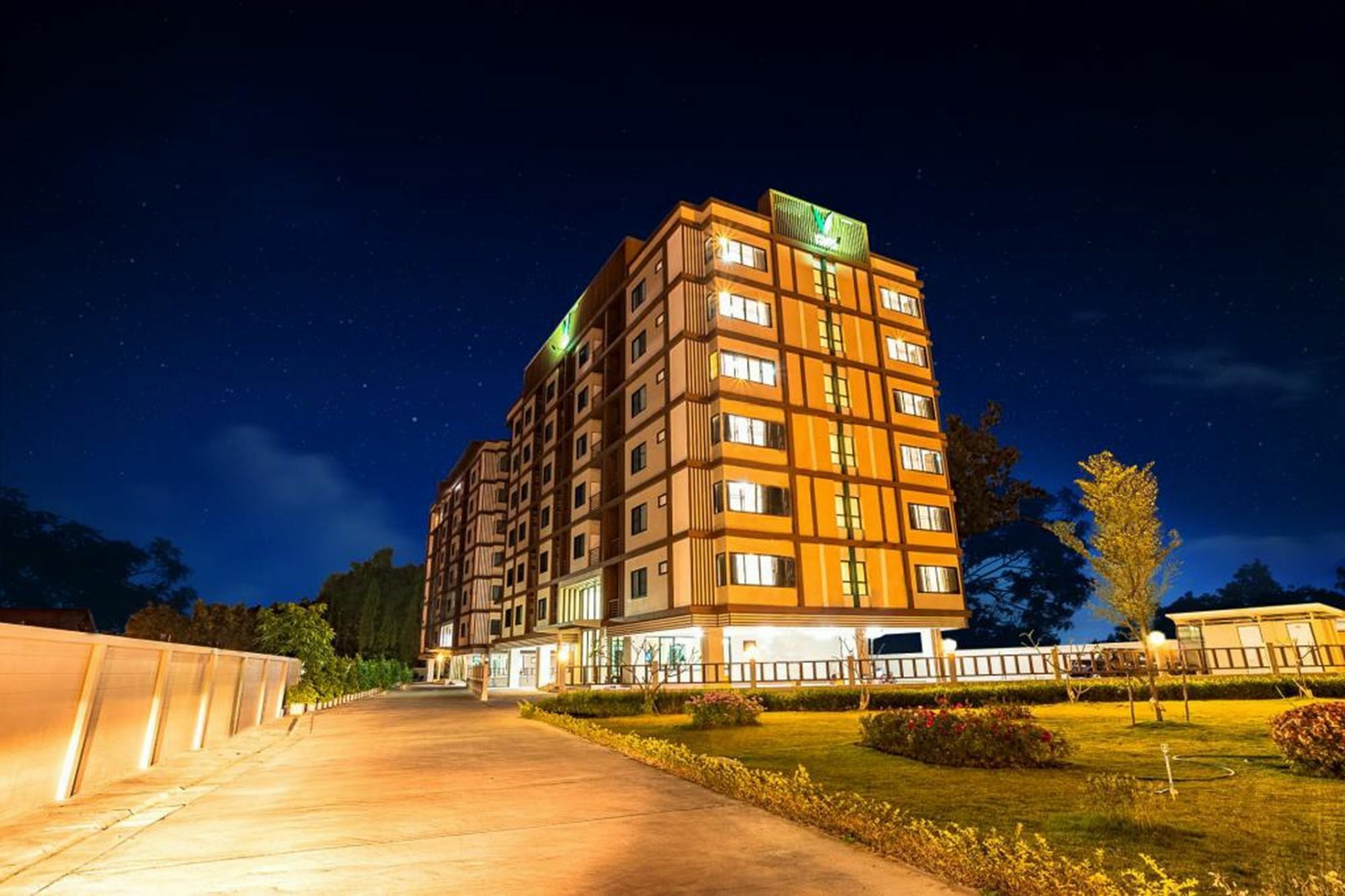 V-twin Donjan Service Apartment Chiang Mai Buitenkant foto